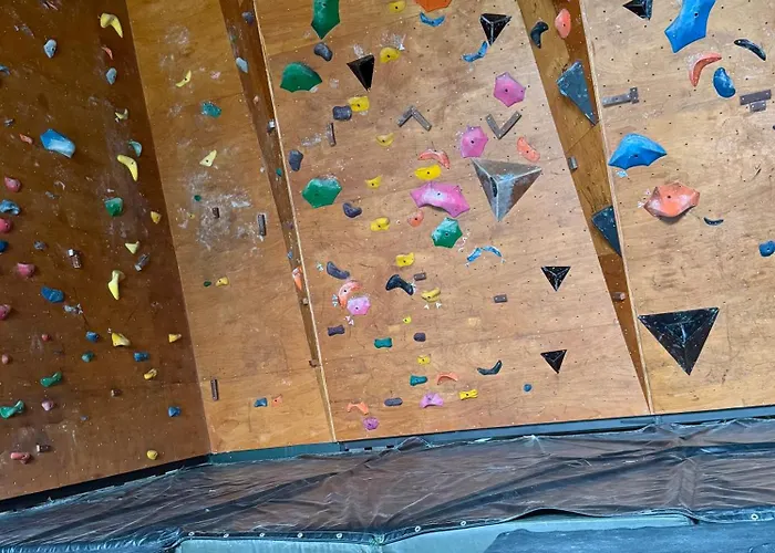 Blue Monkey - Bouldering