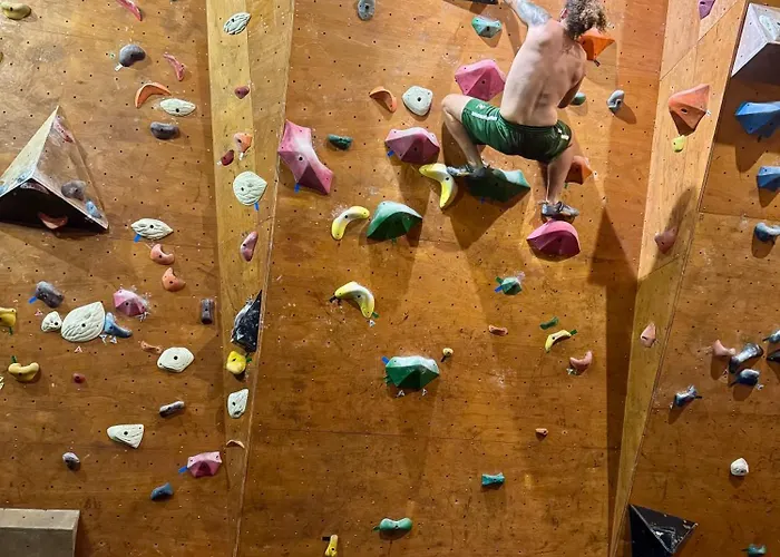 Хостел Blue Monkey - Bouldering