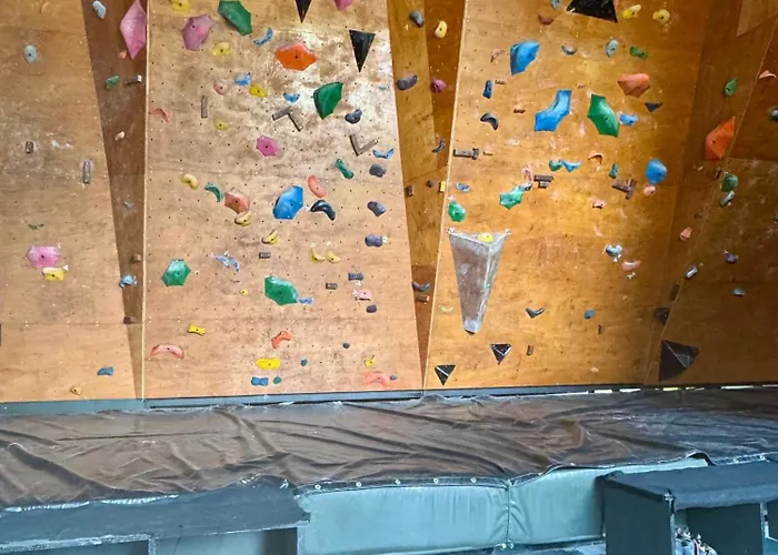 Blue Monkey - Bouldering Хостел Сиемрип