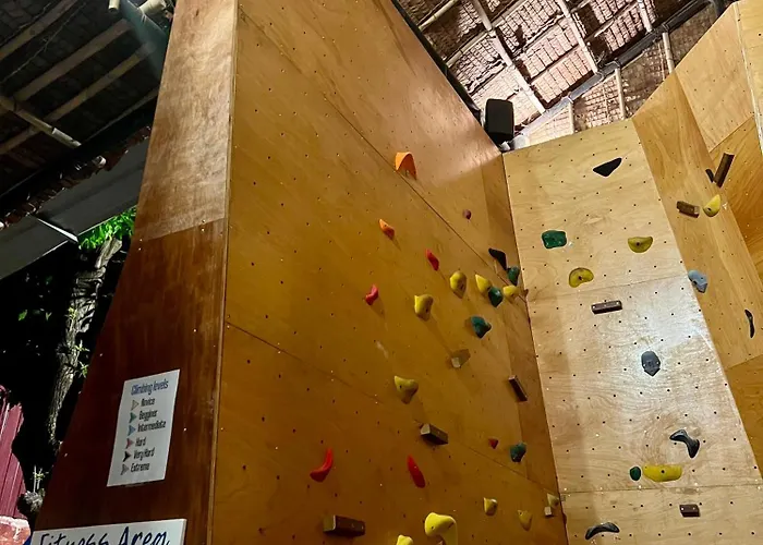 Blue Monkey - Bouldering Хостел